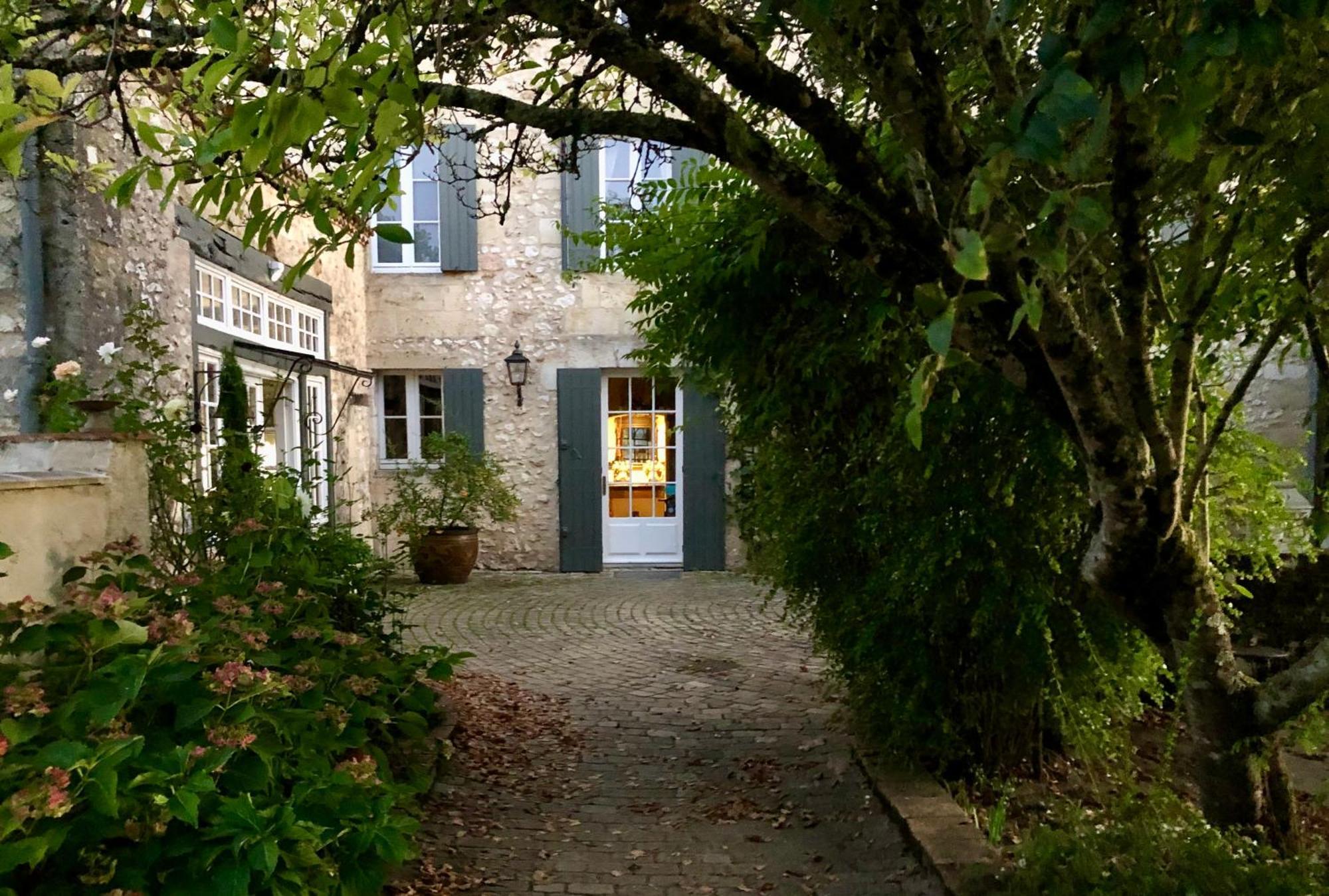 Bed and Breakfast Domaine Des Monges Saint-Seurin-de-Prats Экстерьер фото