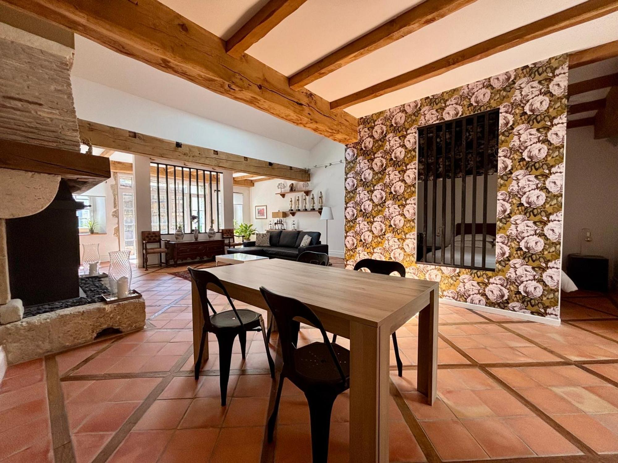 Bed and Breakfast Domaine Des Monges Saint-Seurin-de-Prats Экстерьер фото
